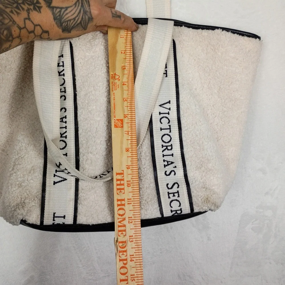 Victoria's Secret Sherpa Fleece Tote Bag Cream Black Logo Strap Large Zip Top‎